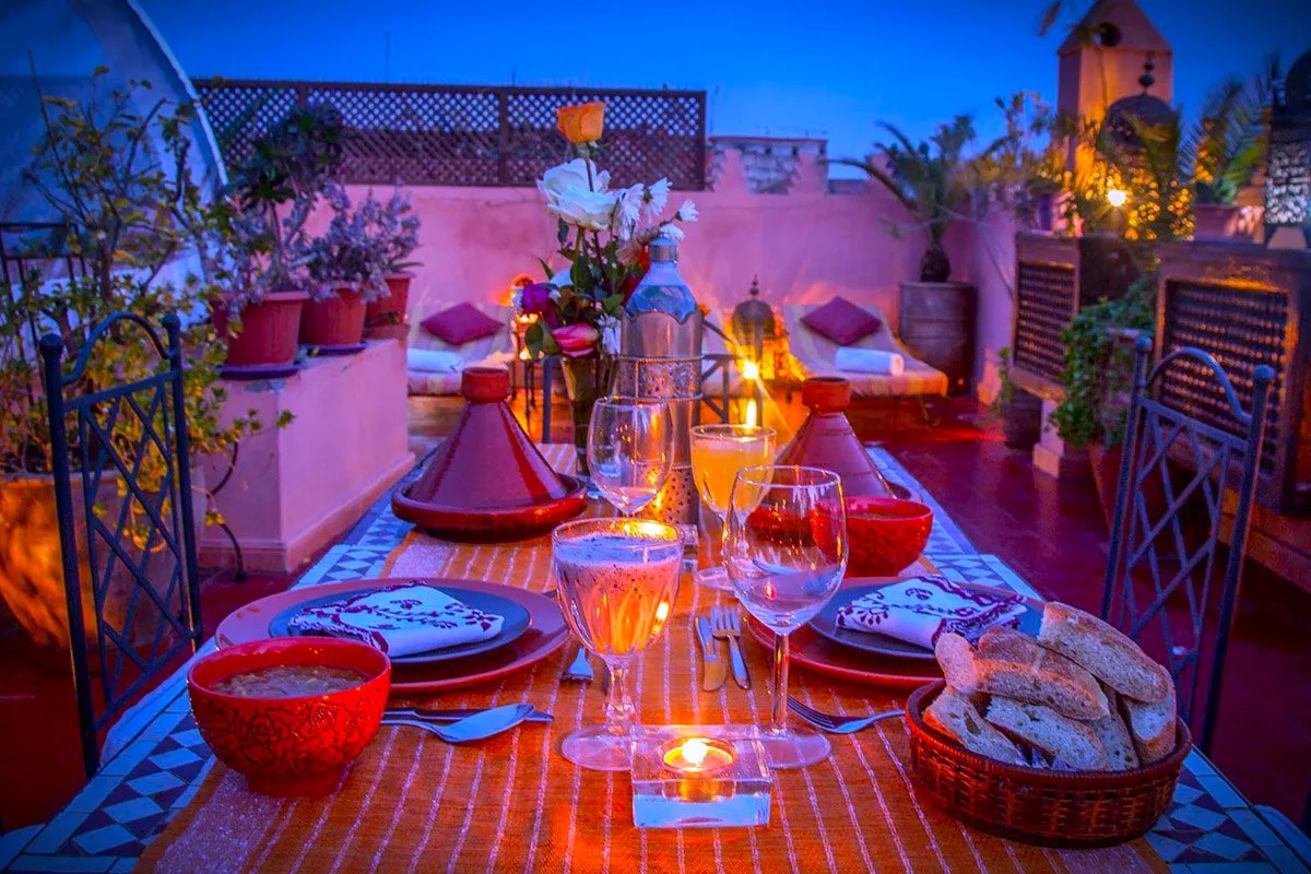 Christmas dinner in a Moroccan riad with a festive traditional Moroccan table setting and candlelight.