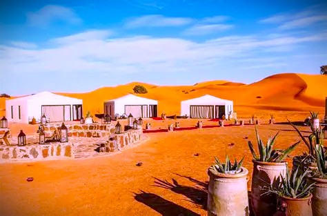 Celebrate New Year celebrations in a Morocco luxury desert camp surrounded by golden dunes, gourmet dinners, Berber music, and starlit skies. Discover an authentic and luxurious Sahara experience to welcome the new year in unforgettable style.